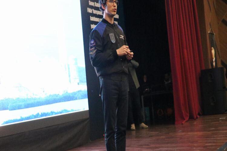 Astronot Tuva Cihangir Atasever, Sakarya’da öğrencilerle buluştu haberi