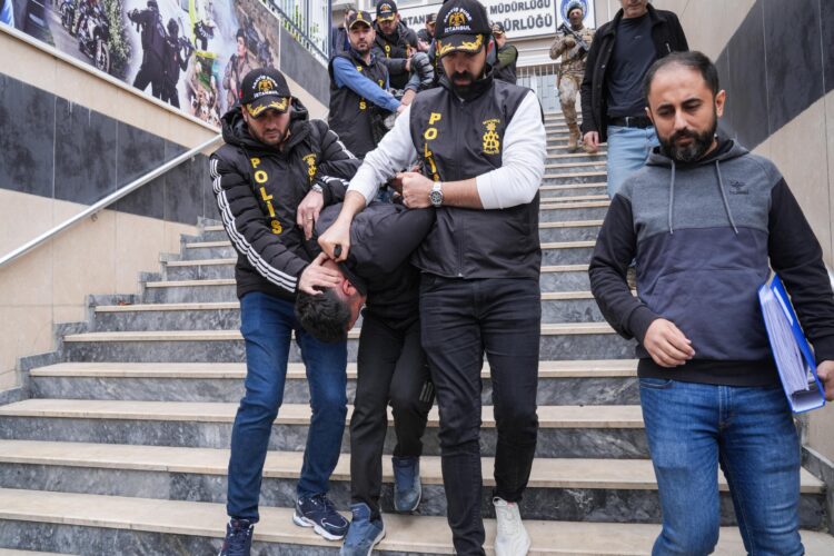 Bağcılar’da bekçinin şehit edilmesine ilişkin yakalanan 5 zanlı adliyede haberi