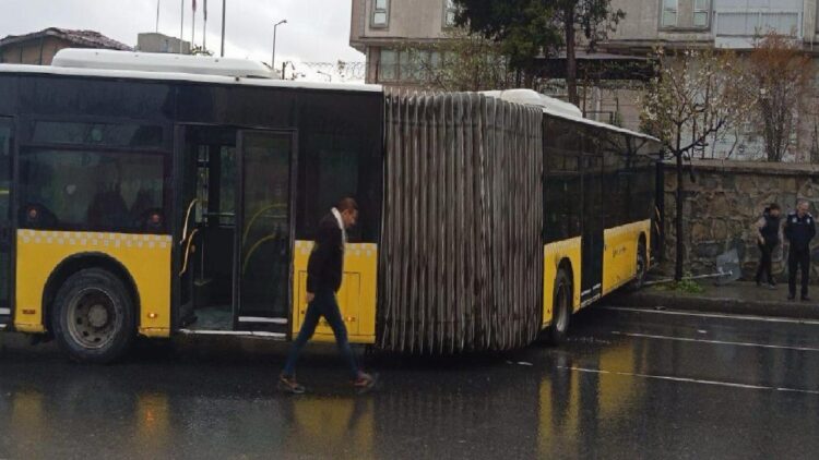 Başakşehir’de İETT otobüsü duvara çarptı, 5 kişi yaralandı haberi