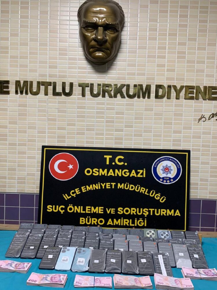 Bursa’da kaçak 47 cep telefonu ele geçirildi haberi