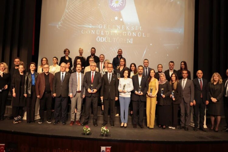 Bursa’da kanserle savaşta farkındalık oluşturanlar ödüllendirildi haberi