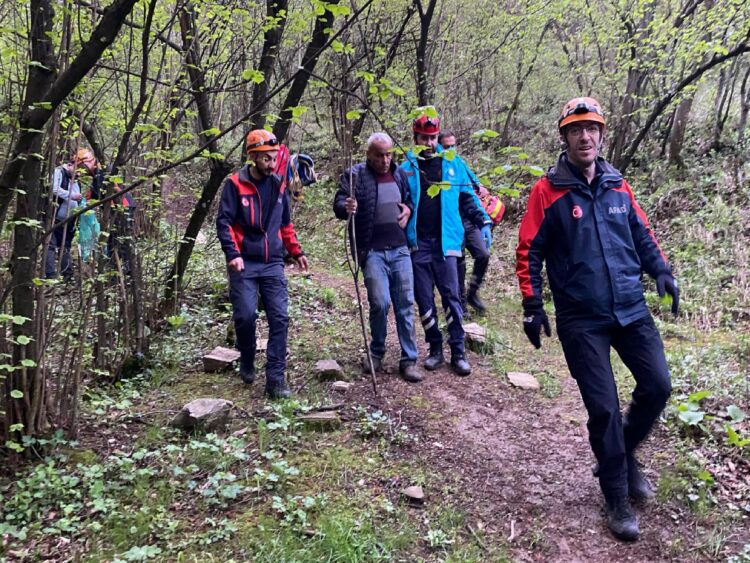 Bursa’da ot toplarken ormanlık alanda mahsur kalan kişi kurtarıldı haberi