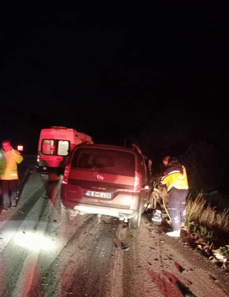 Bursa’da tıra çarpan hafif ticari aracın sürücüsü öldü haberi