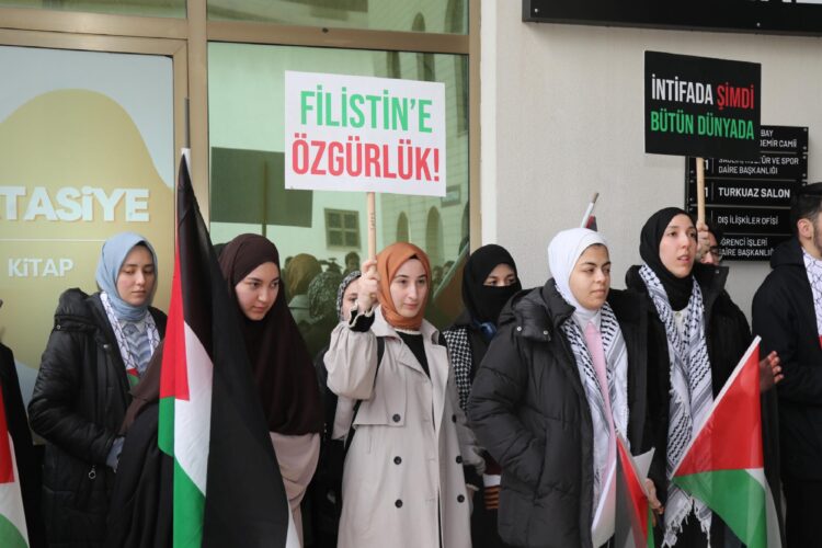 Bursa’da üniversite öğrencileri İsrail’in Gazze’ye yönelik saldırılarını protesto etti haberi