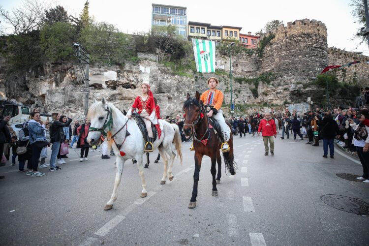 Bursa’nın fethinin 699’uncu yılı dolayısıyla “Fetih Yürüyüşü” yapıldı haberi