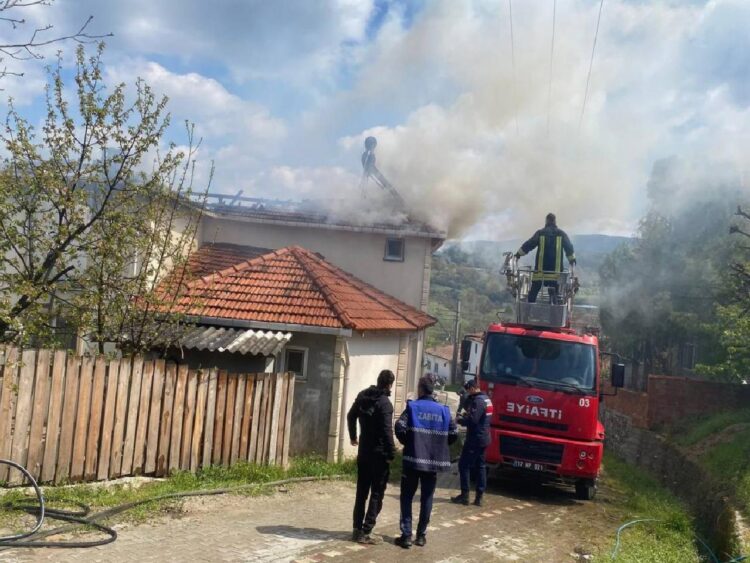 Çanakkale’de evde çıkan yangın söndürüldü haberi