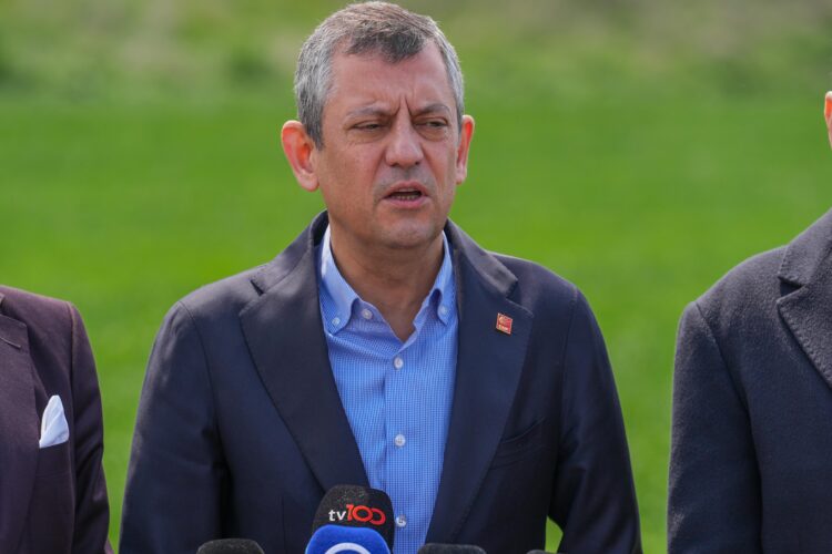 CHP Genel Başkanı Özel, Marmara Cezaevi’nde tutuklu bulunan İmamoğlu’nu ziyaret etti: haberi