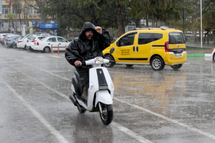 Edirne ve Kırklareli’nde gök gürültülü sağanak etkili oldu haberi
