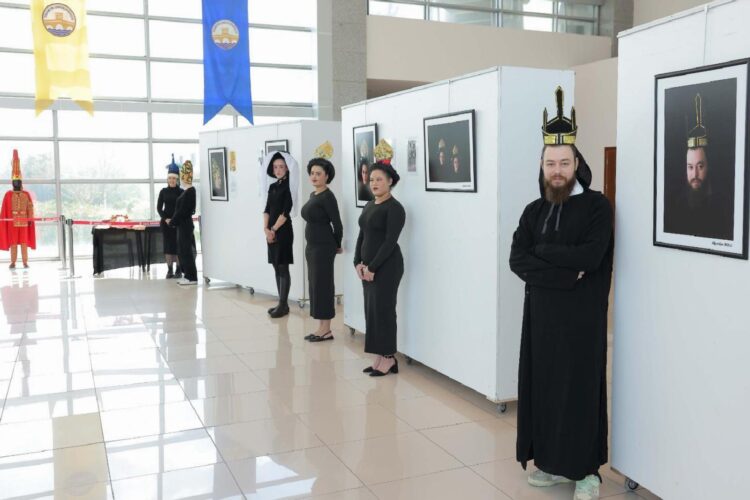Edirne’de “Kağanlar, Tiginler ve Konçuylar” fotoğraf ve başlık sergisi açıldı haberi