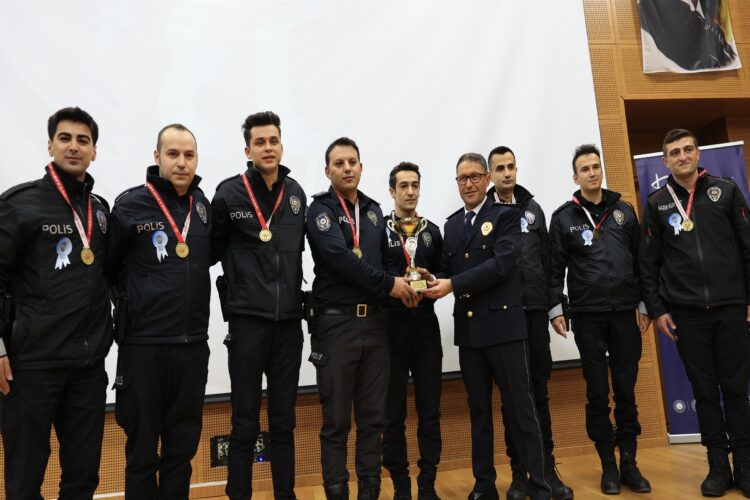 Edirne’de Polis Haftası kapsamında yapılan yarışmalarda dereceye girenler ödüllendirildi haberi