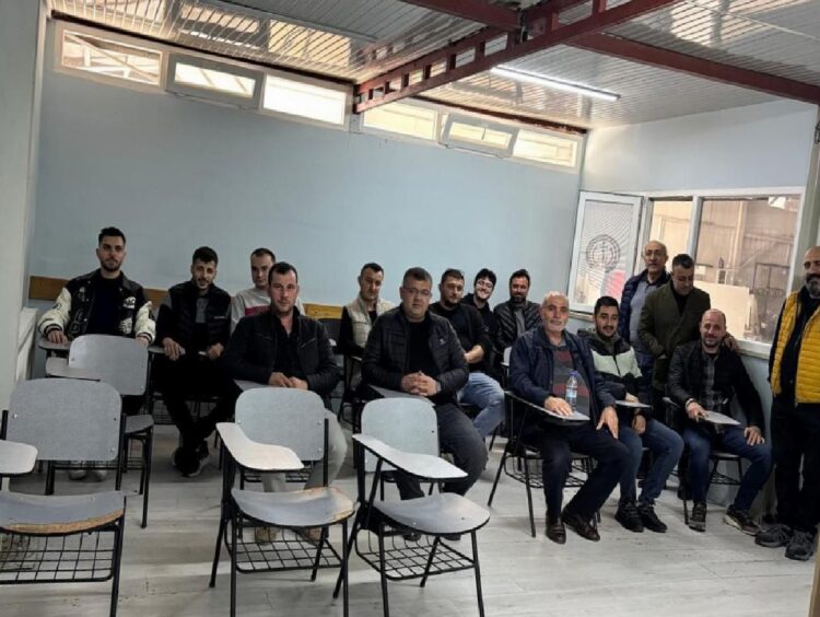 Edremit’te egzoz emisyon ölçüm elemanı kursu tamamlandı haberi