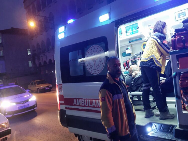 Elektrikli bisikletin yayaya çarpması sonucu 2 kişi yaralandı haberi