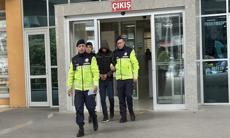 GÜNCELLEME – Edirne’de göçmen kaçakçılığı iddiasıyla yakalanan İBB çalışanı tutuklandı haberi