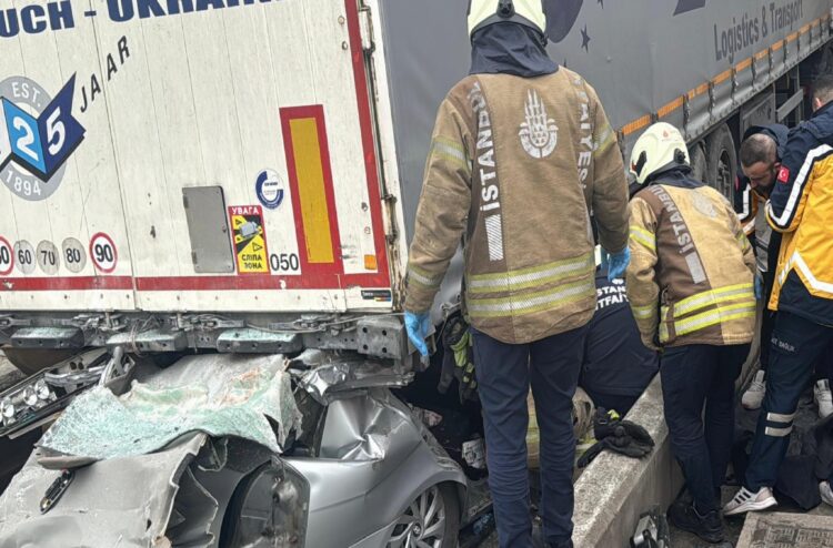GÜNCELLEME – Kuzey Marmara Otoyolu’nda tıra çarpan otomobildeki 4 kişi hayatını kaybetti haberi