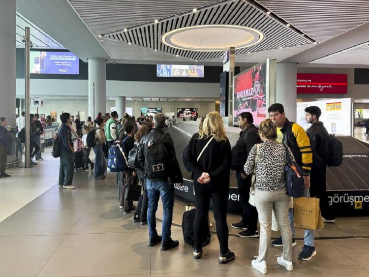 İstanbul Havalimanı’nda bayram tatili dönüş yoğunluğu haberi