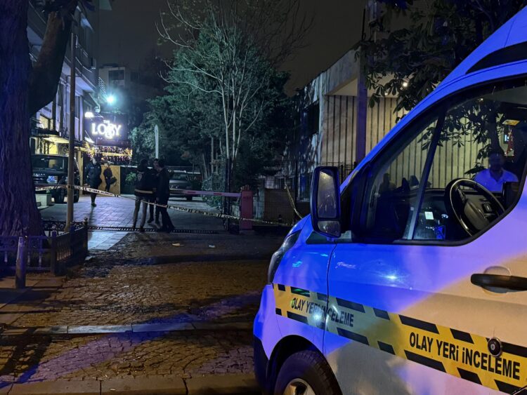 Şişli’de eğlence mekanına düzenlenen silahlı saldırıda 2 kişi yaralandı haberi