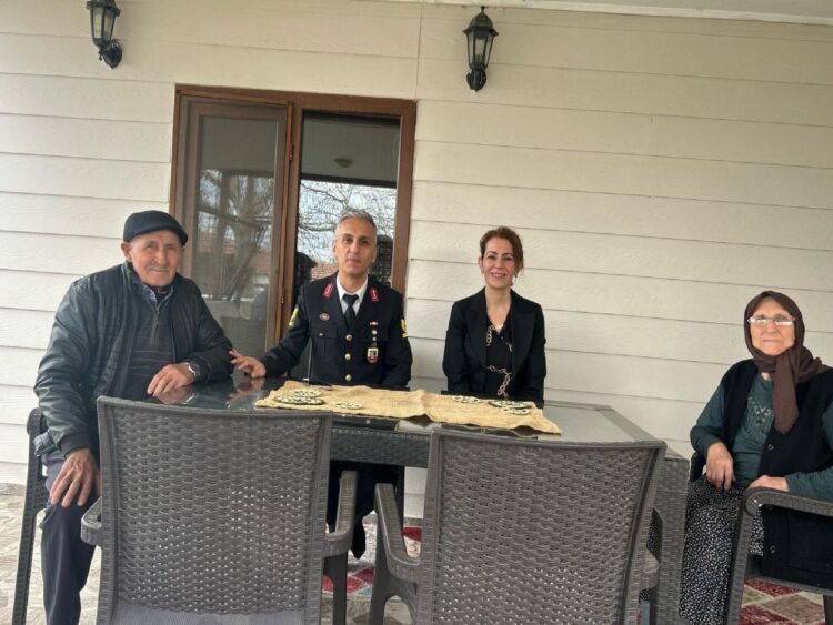 Tekirdağ’da jandarma ekipleri şehit ve gazi ailelerini ziyaret etti haberi