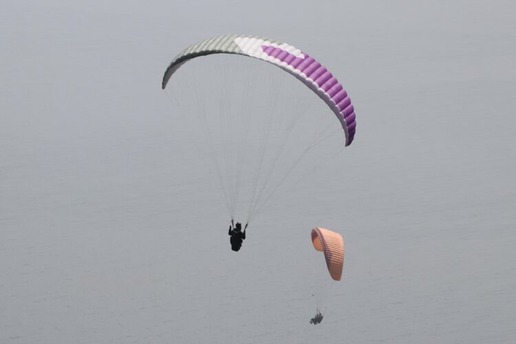 Uçmakdere bayramda yamaç paraşütü tutkunlarını ağırlıyor haberi