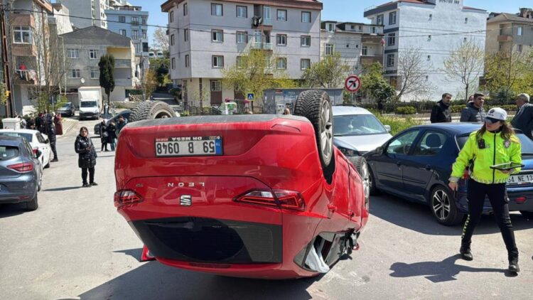 Ümraniye’de otomobil ile motosikletin çarpıştığı kazada 3 kişi yaralandı haberi