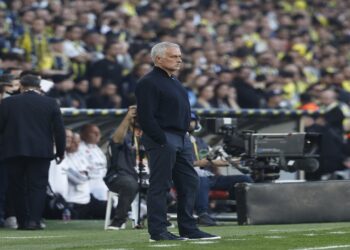 Fenerbahçe-Beşiktaş Derbisinde Kriz: Taraftarlar Ali Koç’u İstifaya Çağırdı