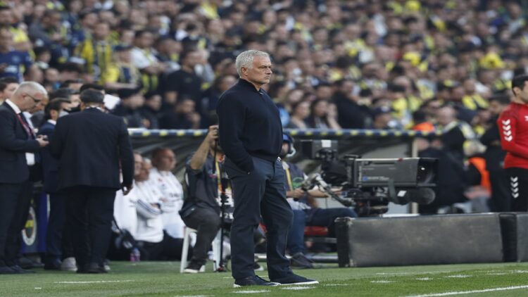 Fenerbahçe-Beşiktaş Derbisinde Kriz: Taraftarlar Ali Koç’u İstifaya Çağırdı