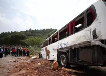 Çanakkale-Ezine Yolunda Zincirleme Kaza: 8 Kişi Hayatını Kaybetti