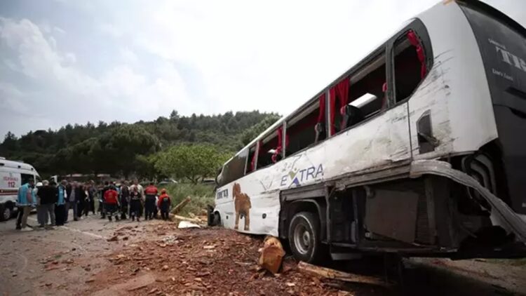 Çanakkale-Ezine Yolunda Zincirleme Kaza: 8 Kişi Hayatını Kaybetti