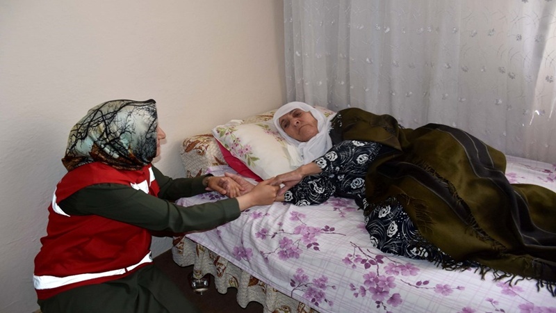 Evde Bakım Yardımıyla 6 Milyar Liralık Destek Hesaplara Yatırıldı