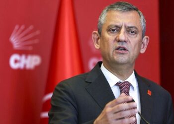 Özgür Özel, CHP Genel Başkanlığına Yeniden Seçildi