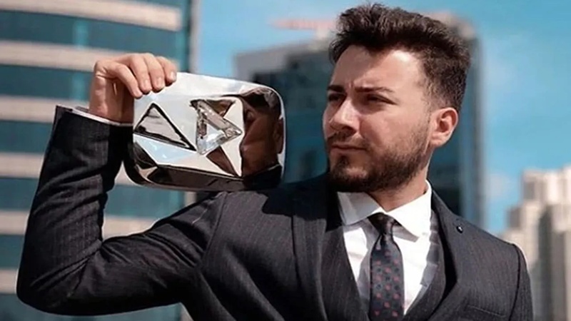 Enes Batur’dan “Tarikat” İddialarının Ardından Dikkat Çeken Paylaşımlar
