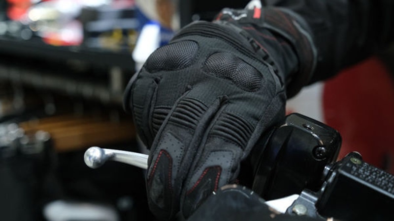 Motosiklet Sürücüleri İçin Eldiven Zorunluluğu Yürürlüğe Girdi