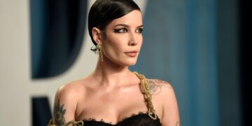 Halsey, Boston Konserinden Sonra Acile Kaldırıldı