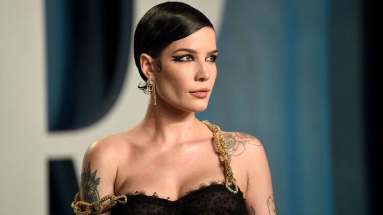 Halsey, Boston Konserinden Sonra Acile Kaldırıldı