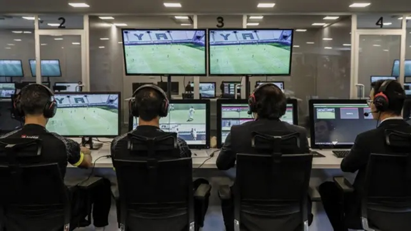 Beşiktaş Fenerbahçe Derbisinde VAR Hakemi Açıklandı