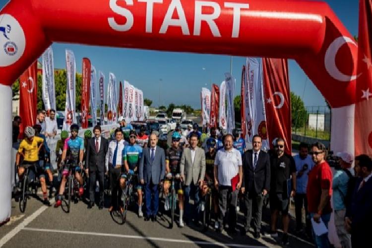 100 yıl cumhuriyet bisiklet Çeşidi tam gaz sürüyor