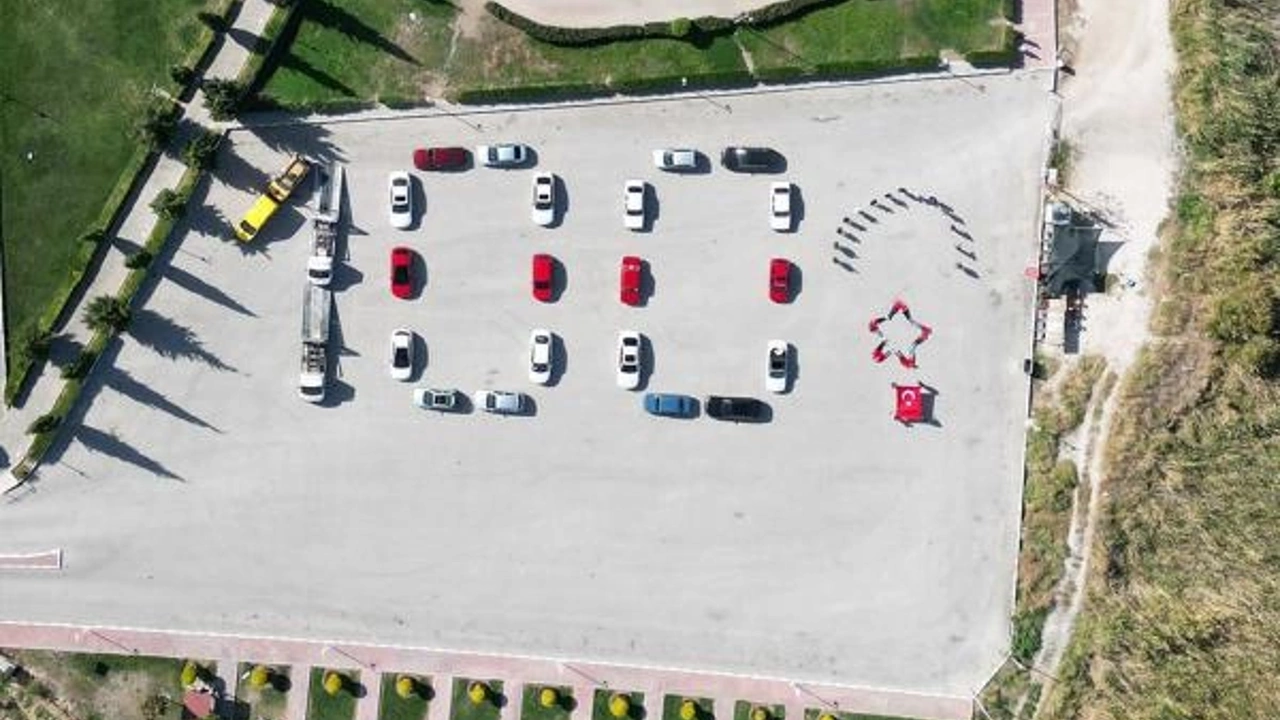 100 yıl kutlamasında görsel Şölen yaşandı modifiye araçlarla 100 yazdılar