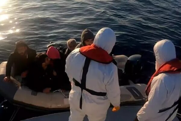 102 Düzensiz Göçmen Yakalandı: Her Uyruktan Var!