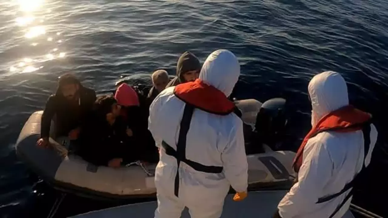 102 düzensiz göçmen yakalandı her uyruktan var