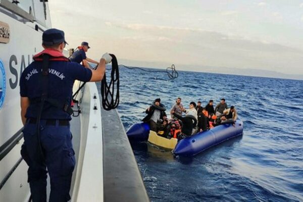 108 Göçmen Yunanistan Tarafından Türk Sularına İtildi