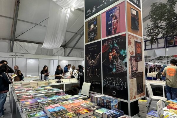 13. Kocaeli Kitap Fuarı Kitap Severleri Kendine Çekiyor