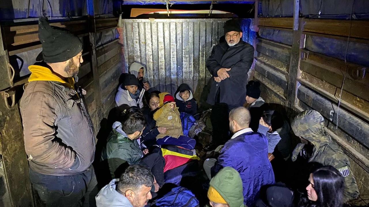 17 düzensiz göçmen yakalandı