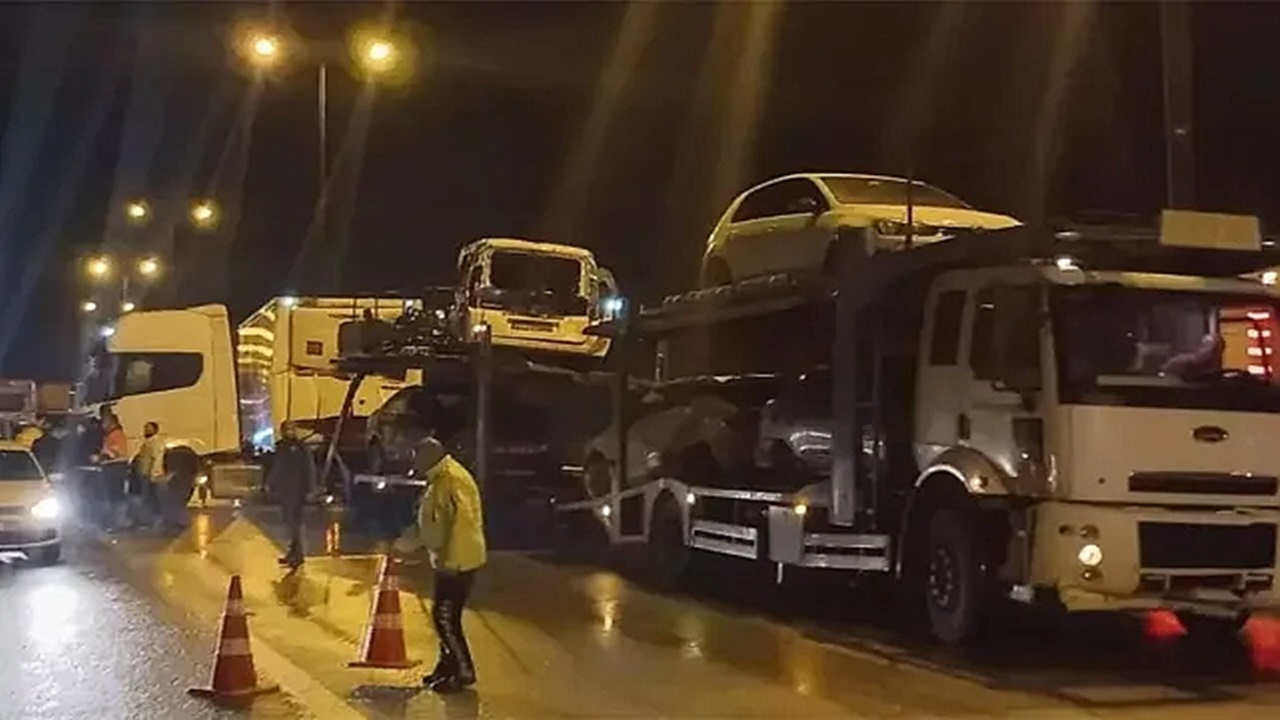 18 araç zincirleme trafik kazası yaptı 4 yaralı