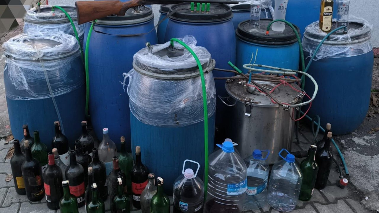 2 evde 1350 litre kaçak İçki yakalandı