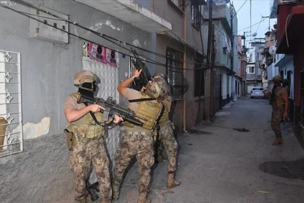 20 İlde Narkotik Operasyonu: 90 Zehir Taciri Gözaltında!