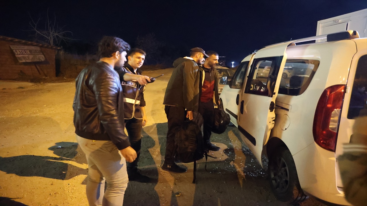 24 düzensiz göçmen yakalandı