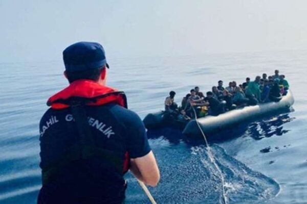 25 Düzensiz Göçmen Yakalandı