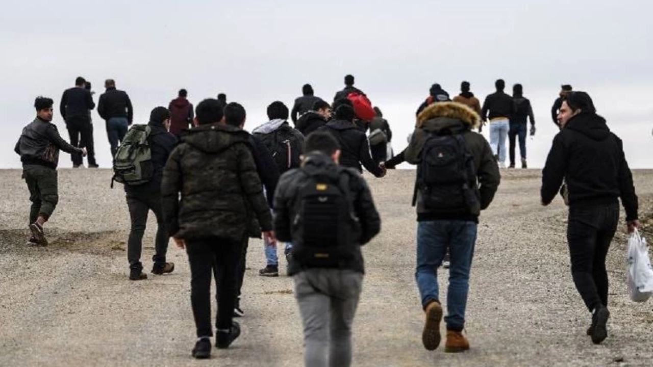 27 düzensiz göçmen yunanistana kaçarken yakalandı