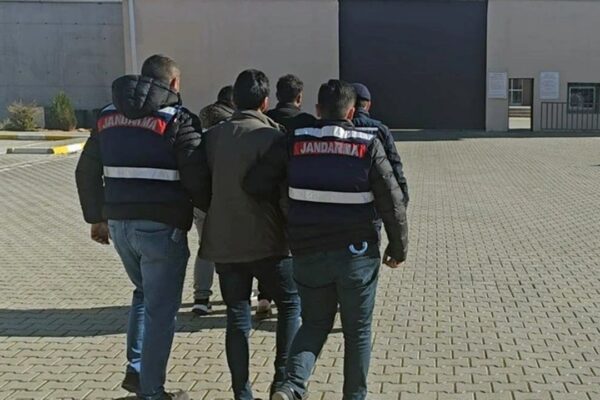 33 Düzensiz Göçmen Yakalandı