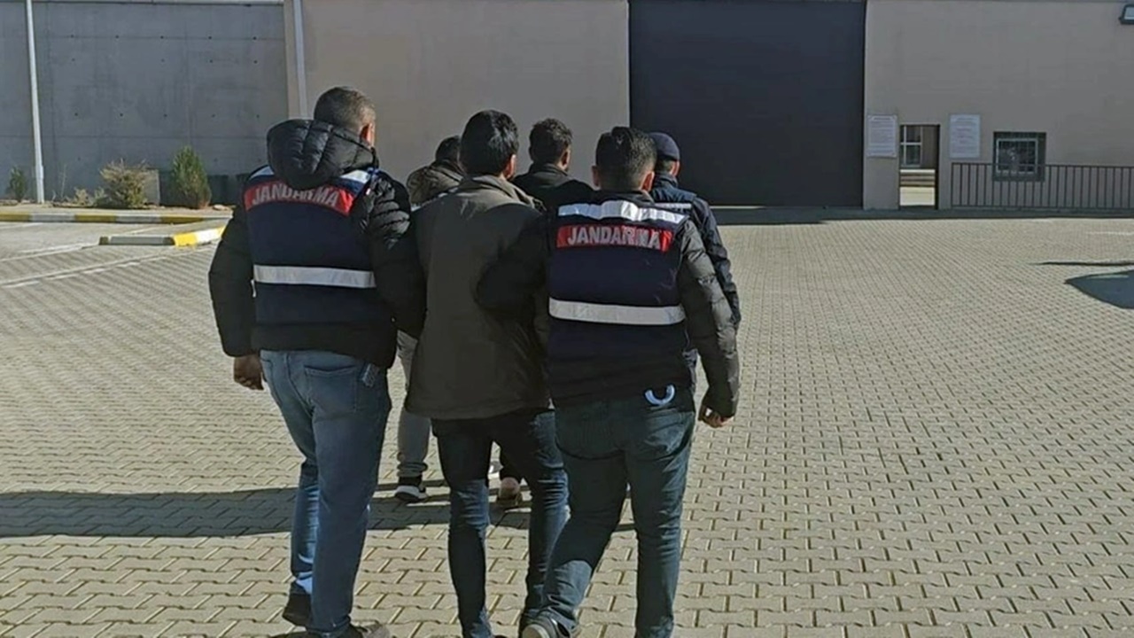 33 düzensiz göçmen yakalandı
