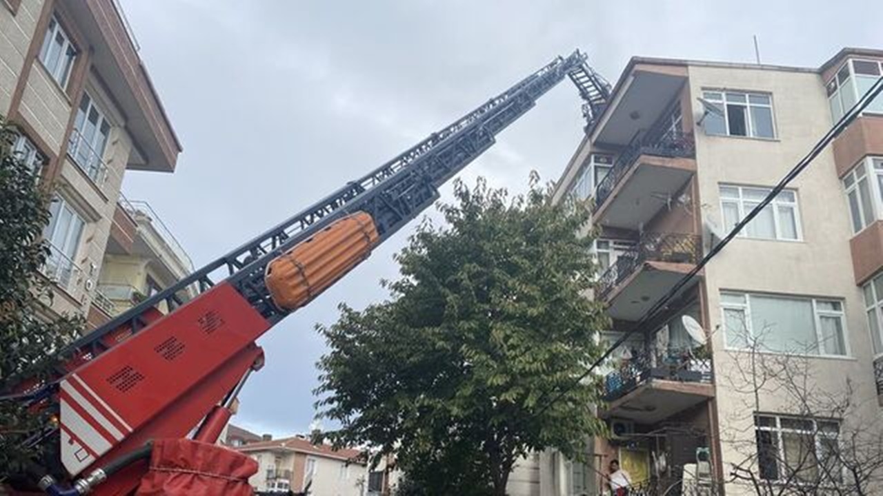 4 katlı bir binanın Çatısında erkek cesedi bulundu